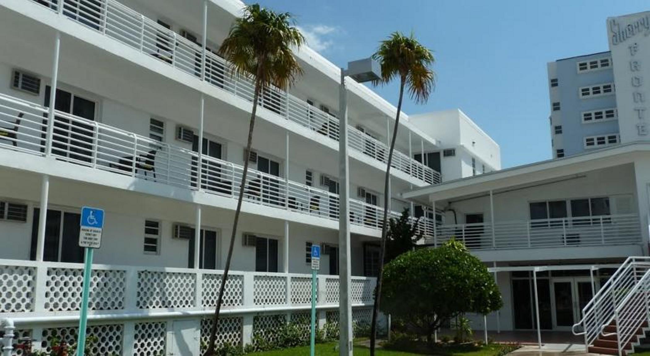 Collins Hotel Miami Beach Exterior photo