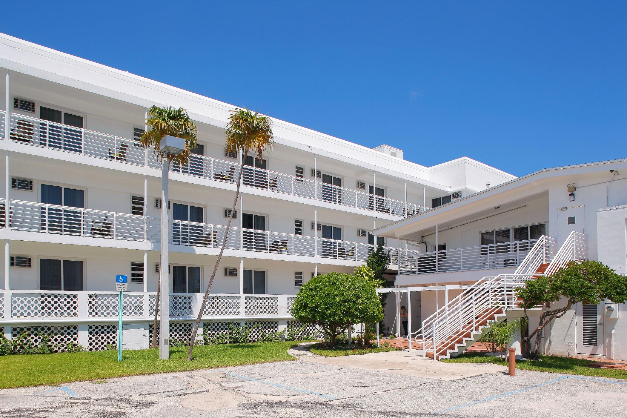 Collins Hotel Miami Beach Exterior photo